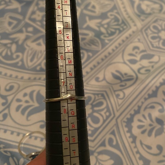 STERLING SILVER: Simple V-cut ring - Picture 4 of 5